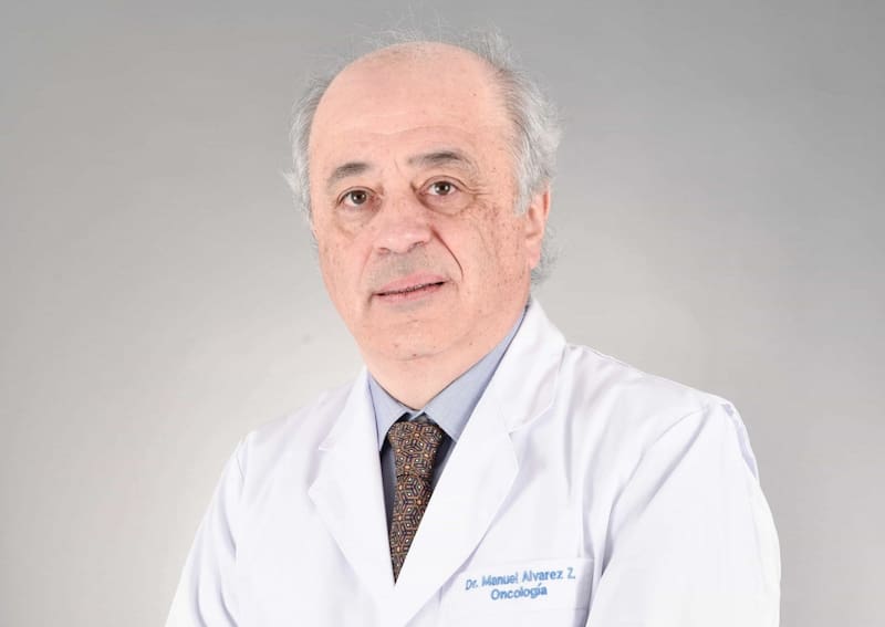 El oncólogo estudió Medicina en la Universidad de Chile.