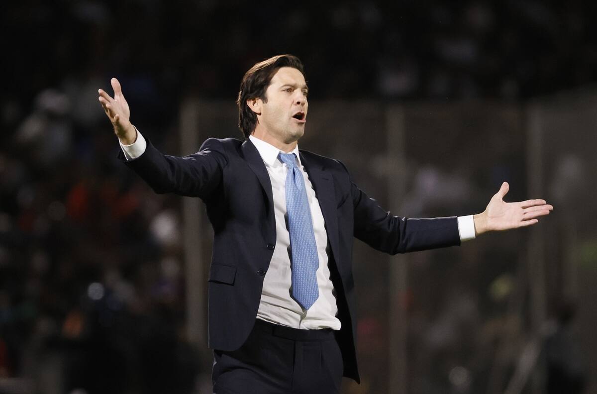 Diego Valdés quedó sin DT: América destituyó a Santiago Solari y pidió perdón a sus hinchas