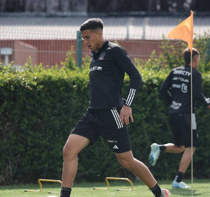 Jonathan Villagra vive un calvario en Colo Colo.