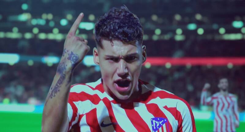 muestra a un talentoso pero problemático jugador de fútbol