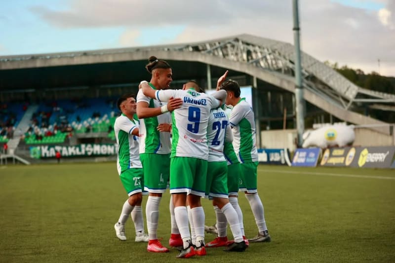 quedó como puntero de Segunda División. Foto: @DeportesPuertoMontt.