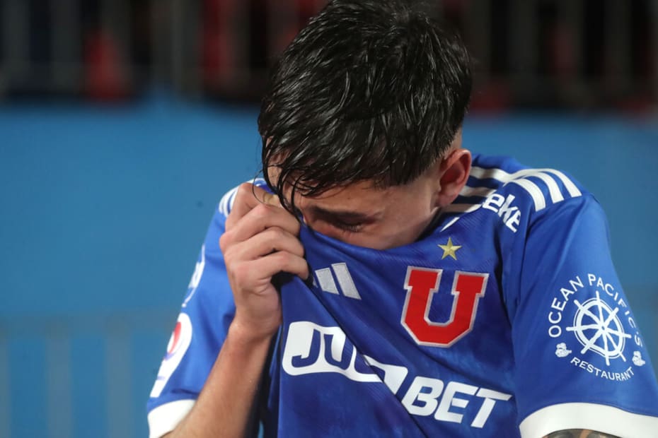 Llora tras su debut el año pasado con la camiseta de la U. Foto: Aton.