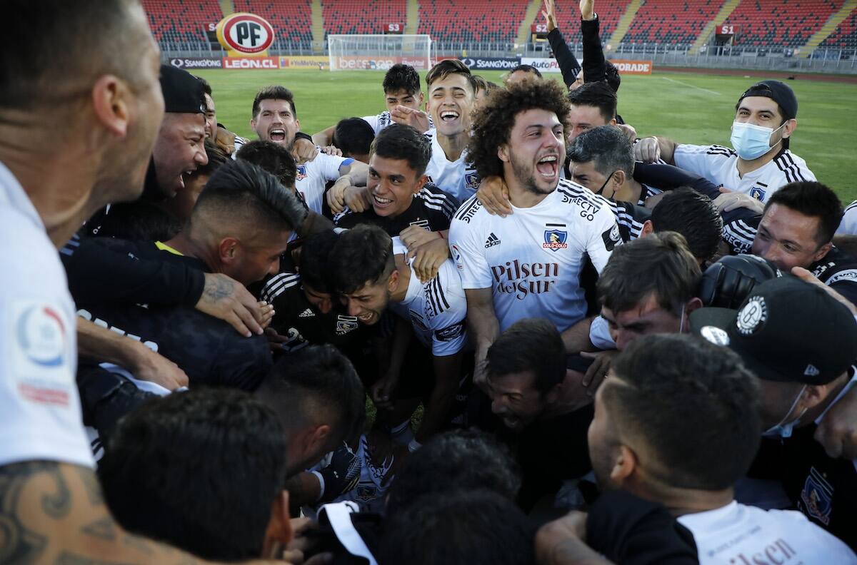 Experimentado defensor uruguayo no descartó llegar a Colo Colo esta temporada