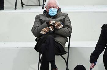 Arnold Schwarzenegger, Jamie Lee Curtis y Janet Jackson se suman al meme de Bernie Sanders con mitones