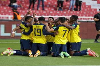 ¿El futuro de la U? La mitad de la Selección de Ecuador que enfrentará a La Roja trabajó con Luis Roggiero
