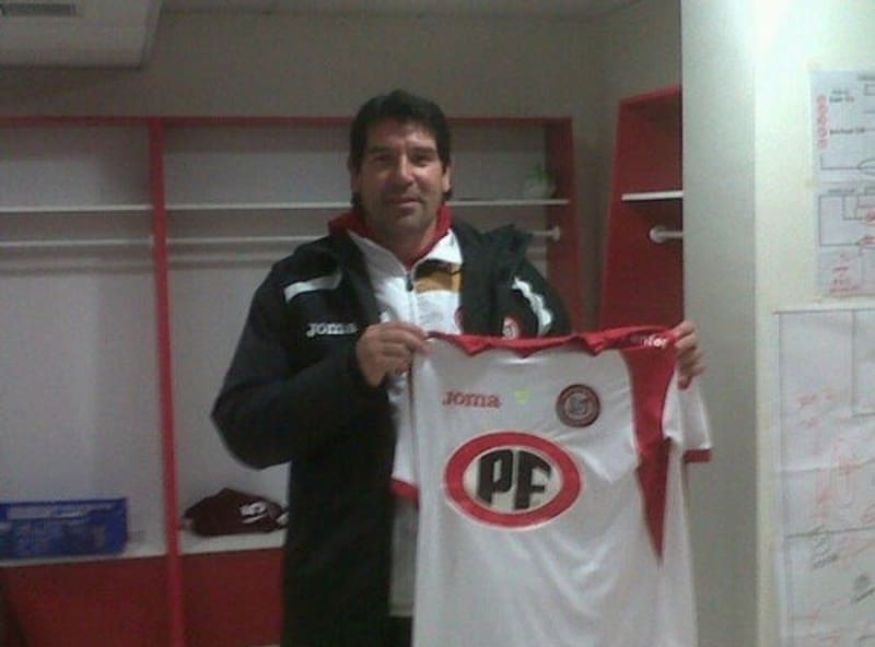 Gustavo Cisneros dirigiendo a Unión San Felipe.