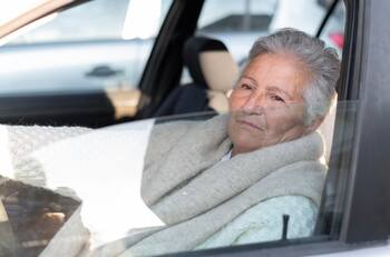¿A qué edad deben dejar de conducir los adultos mayores? Esto dice Harvard al respecto