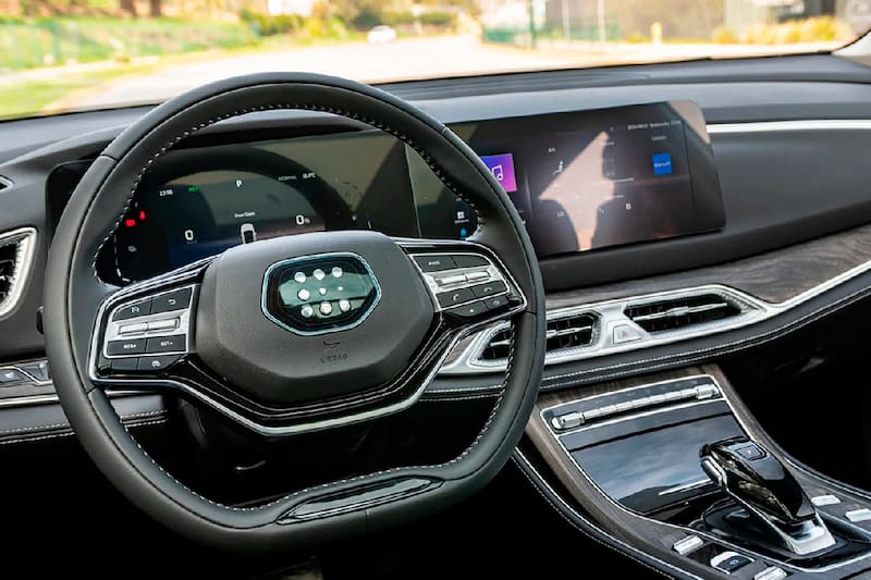 En el habitáculo se aprecia bien construido y hay una correcta apreciación de calidad.