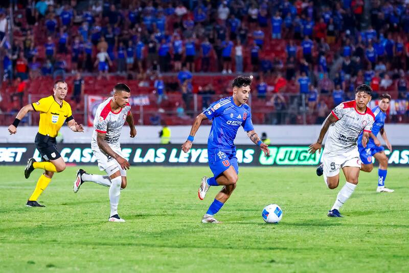La U sufrió más de la cuenta con Unión La Calera. Foto: Agencia Aton.