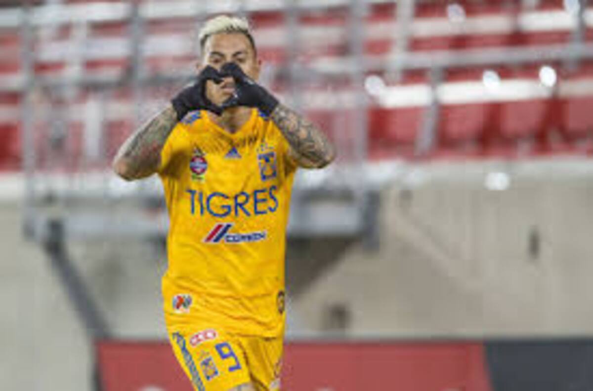 Hinchas de Tigres despidieron con cariño a Eduardo Vargas: "¡Gracias, Turboman!"