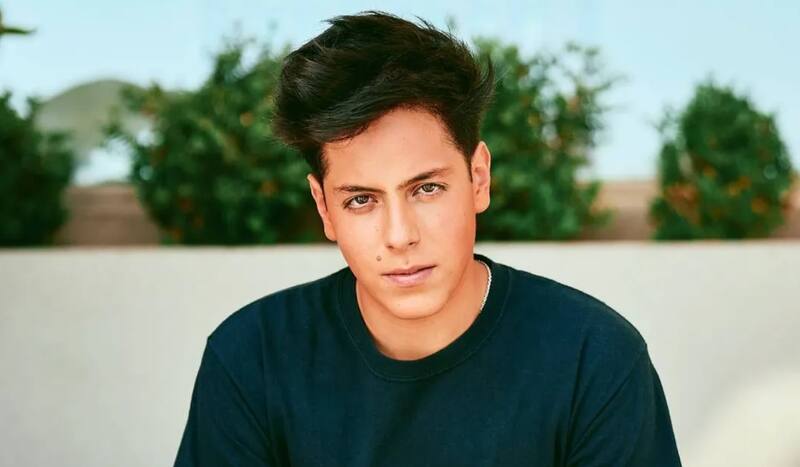 El hijo de Cecilia Bolocco está disfrutando de su viaje.