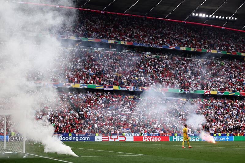 Los hinchas de Serbia provocaron incidentes en el último partido ante Eslovenia.