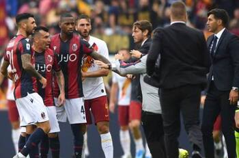 El minuto de furia de Gary Medel en partido entre Bologna y Roma