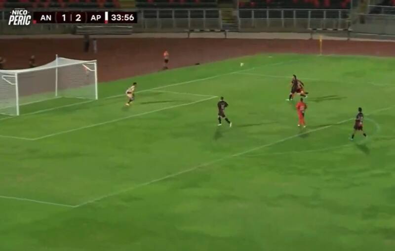 fue autor de uno de los golazos de la noche en la despedida de Nicolás Peric.