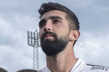 Emiliano Amor invitó a excompañero de Vélez a vestir la camiseta de Colo Colo