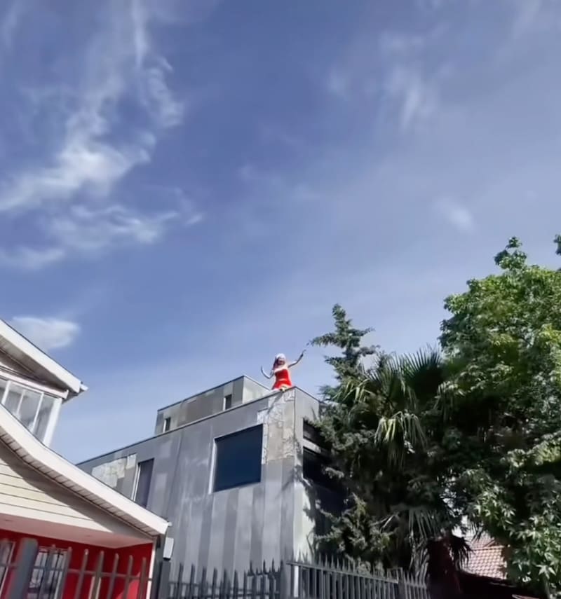 Naya Fácil y su casa.