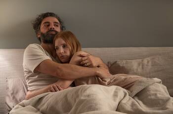 Le olió la axila: Jessica Chastain y Oscar Isaac se volvieron viral por particular acción del actor en el Festival de Venecia