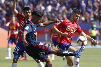 Lucas Alarcón sigue sin oportunidades en la U y jugaría en Primera B durante 2023