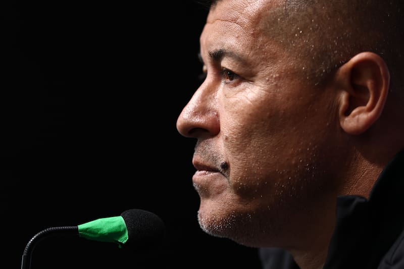 El DT de Colo Colo criticó la cancha de San Fernando en conferencia de prensa