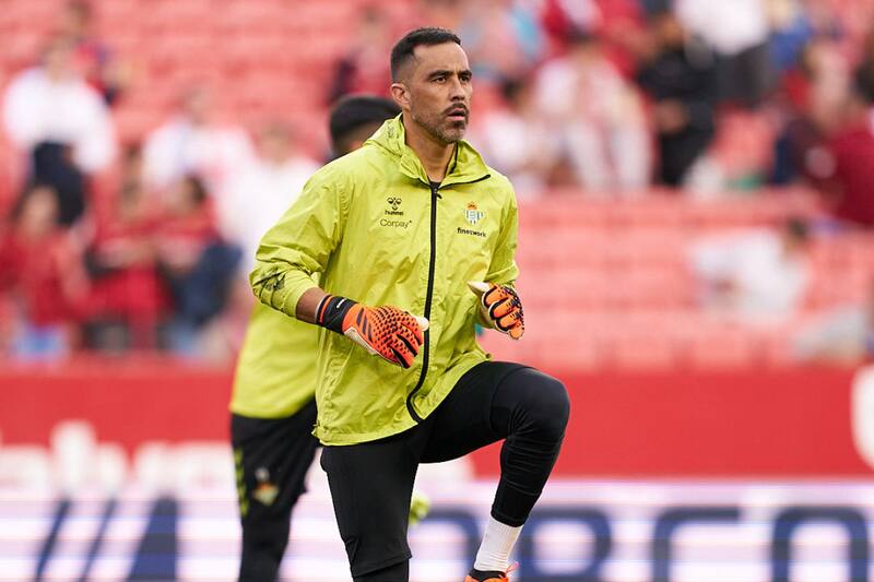 El arquero chileno no no suelta la titularidad en el Real Betis. (Foto: @RealBetis)