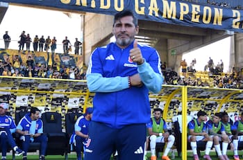 Pese a su debut ganador: el plan de la U no contempla a Jhon Valladares como DT a largo plazo