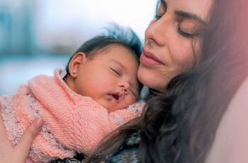 "Tu inocencia me derrite": La tierna postal de Kathy Contreras junto a su hija, Selva