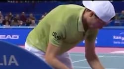 VIDEO | Ugo Humbert despierta sospechas en el tenis mundial: mira el teléfono y pierde increíblemente un partido
