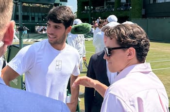 Carlos Alcaraz se encontró con Spiderman en Wimbledon y le lanzó un desafío: “Cuando quieras...”