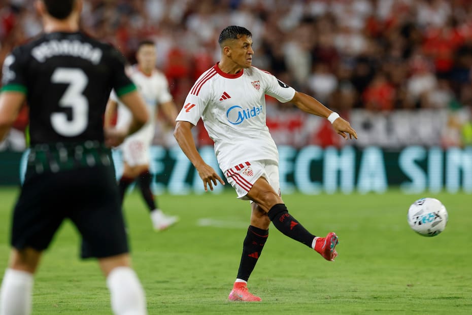 debutó de la mejor manera con la camiseta del Sevilla, brindando una gran habilitación.