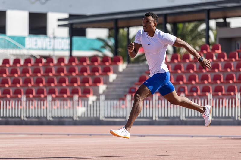 El chileno-cubano vuelve a competir en decatlón después de una intervención quirúrgica. Ha estado entrenando intensamente en pista del estadio Mario Recordón.