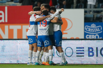 ¿Opción para el fútbol chileno? Ídolo de la UC viviría sus últimos días como DT en Argentina