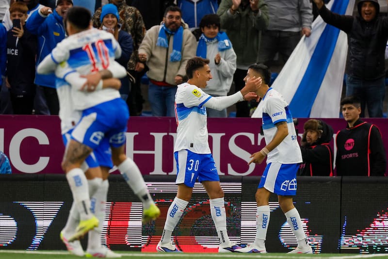 El volante ofensivo de la UC recibió críticas de los hinchas tras su expulsión en la Copa de la Liga. Foto: Agencia Aton.