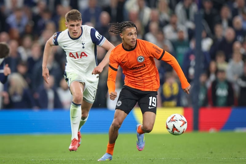 por la vuelta de los cuartos de final de la UEFA Europa League. Foto: EFE.