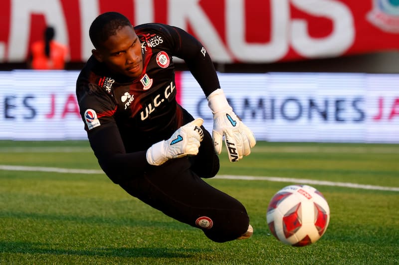 pierde terreno en Unión La Calera y Colo Colo.