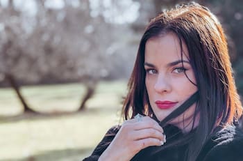 Dirigió el videoclip “Marisola” de Cris MJ y Standly: La desconocida faceta de Celine Reymond