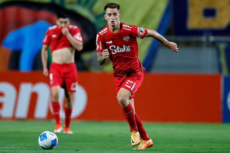El defensor jugando por Ñublense. Foto: Agencia Aton.