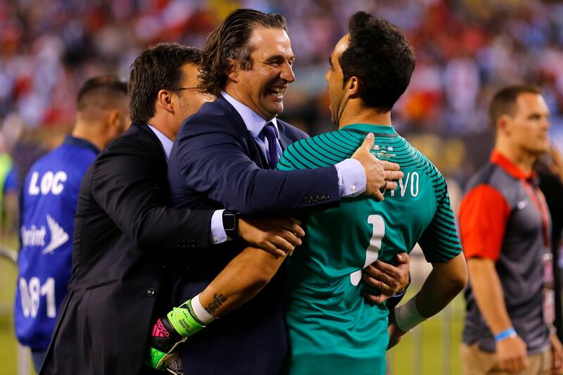 Copa América Centenario 2016, Chile derrota por penales a Argentina y 'retiene' el título que había ganado un año antes en Santiago.
