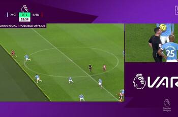 El VAR salvó a Claudio Bravo en gol del Sheffield ante Manchester City