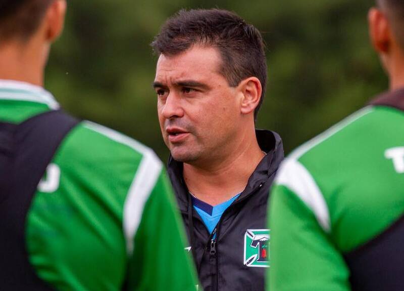 El técnico podría quedar fuera de un partido por no hablar con la prensa.