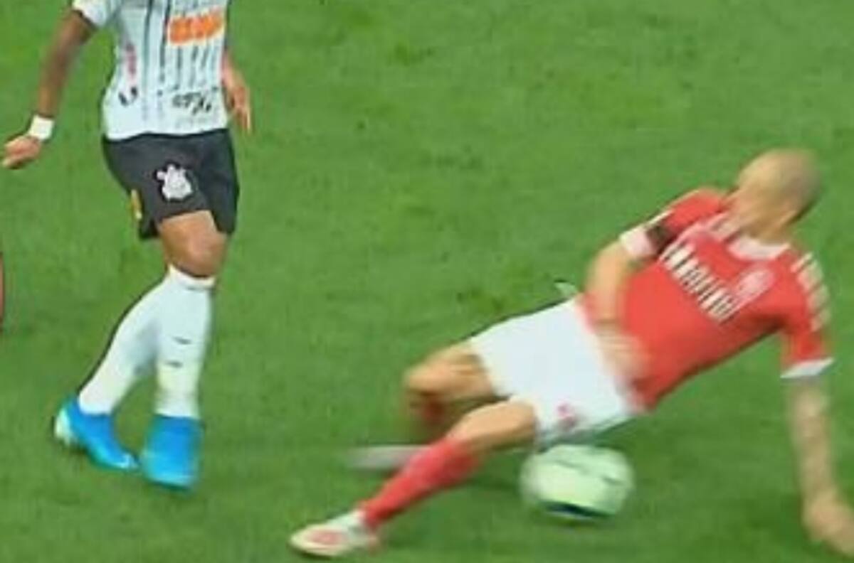 El túnel que le hicieron a D'Alessandro en el partido ante Corinthians