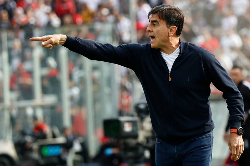 ¿Dejará Quinteros a Colo Colo para asumir en La Roja? (Foto: Photosport)