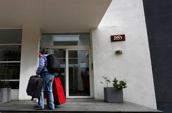 Declararían inhabitable edificio afectado por socavón en Viña del Mar