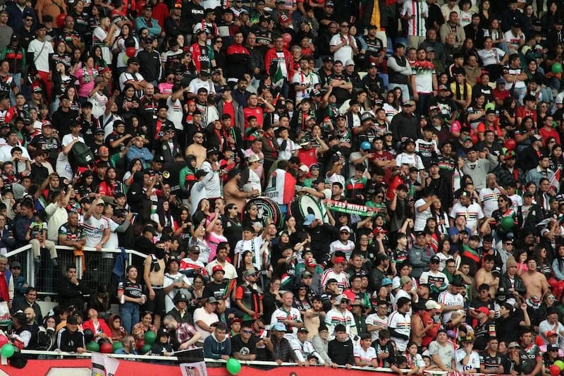 Los hinchas de la "Lamparita" llegaron en masa al Ester Roa. Crédito: Lota Schwager