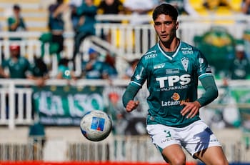 Sorprenden en insólito hecho policial a jugador de Santiago Wanderers e hijo de mundialista con la Roja