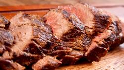 Ni aceite ni mantequilla: esta receta es perfecta para que la carne al horno quede jugosa y sabrosa