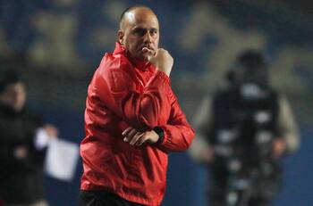 Sorpresa total: equipo de Primera B que pelea el ascenso anunció la salida de su DT