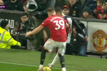 Tremendo túnel de Miguel Almirón a McTominay