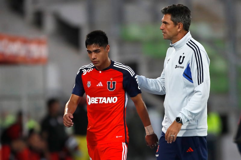 Darío Osorio, futbolista del Club Universidad de Chile, está pasando por una baja futbolística.