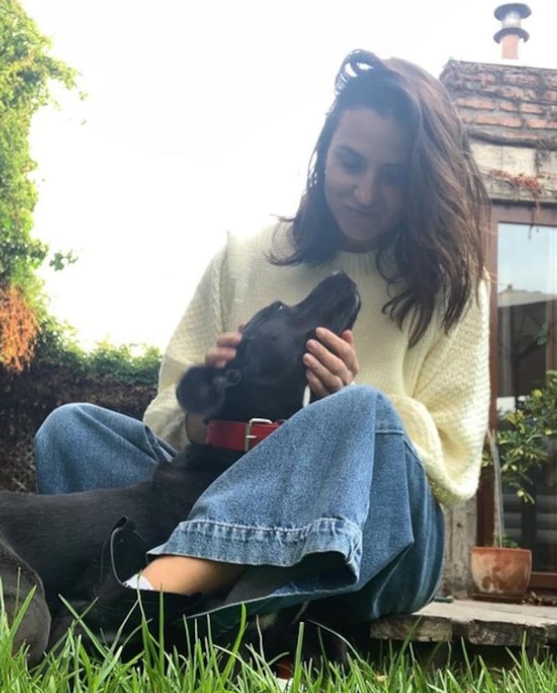 Francisca Gavilán junto a Rosa. Créditos: Instagram