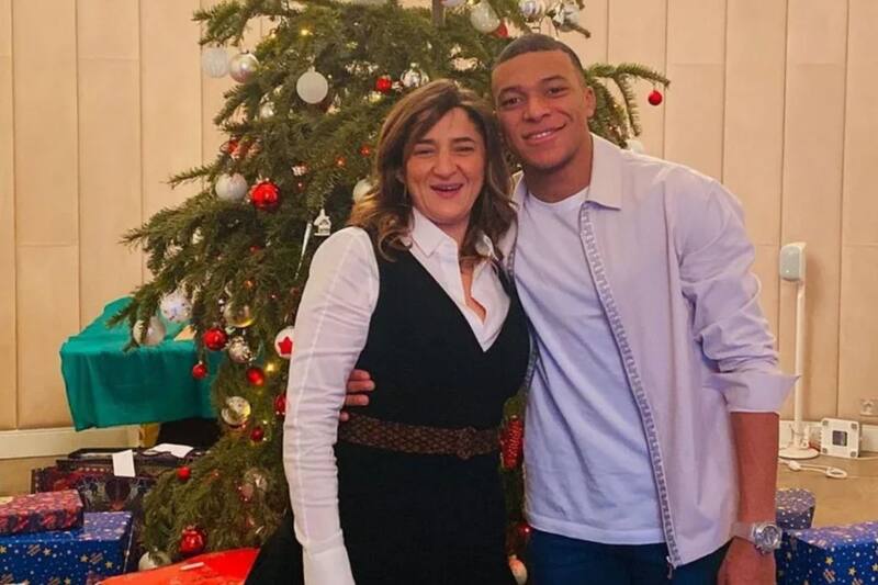 Kylian Mbappé y su madre y representante Fayza Lamari.